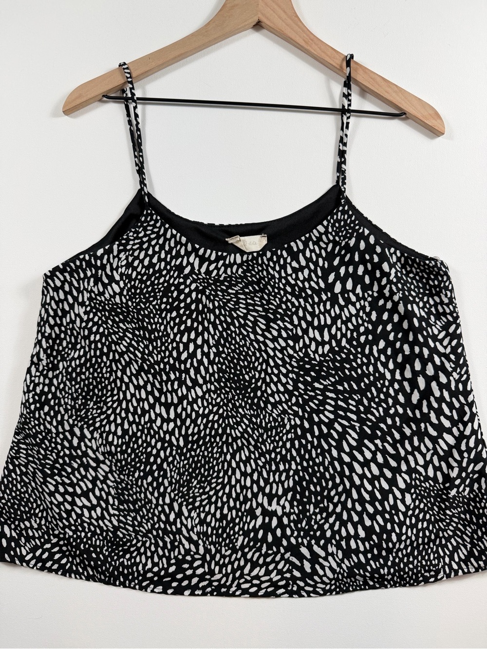 Altar’d State Black White Abstract Print Cold Shoulder Crop Top L Boho Festival